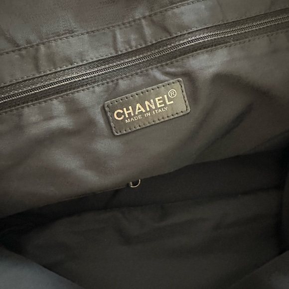 Authentic Chanel bag - Picture 10 of 12